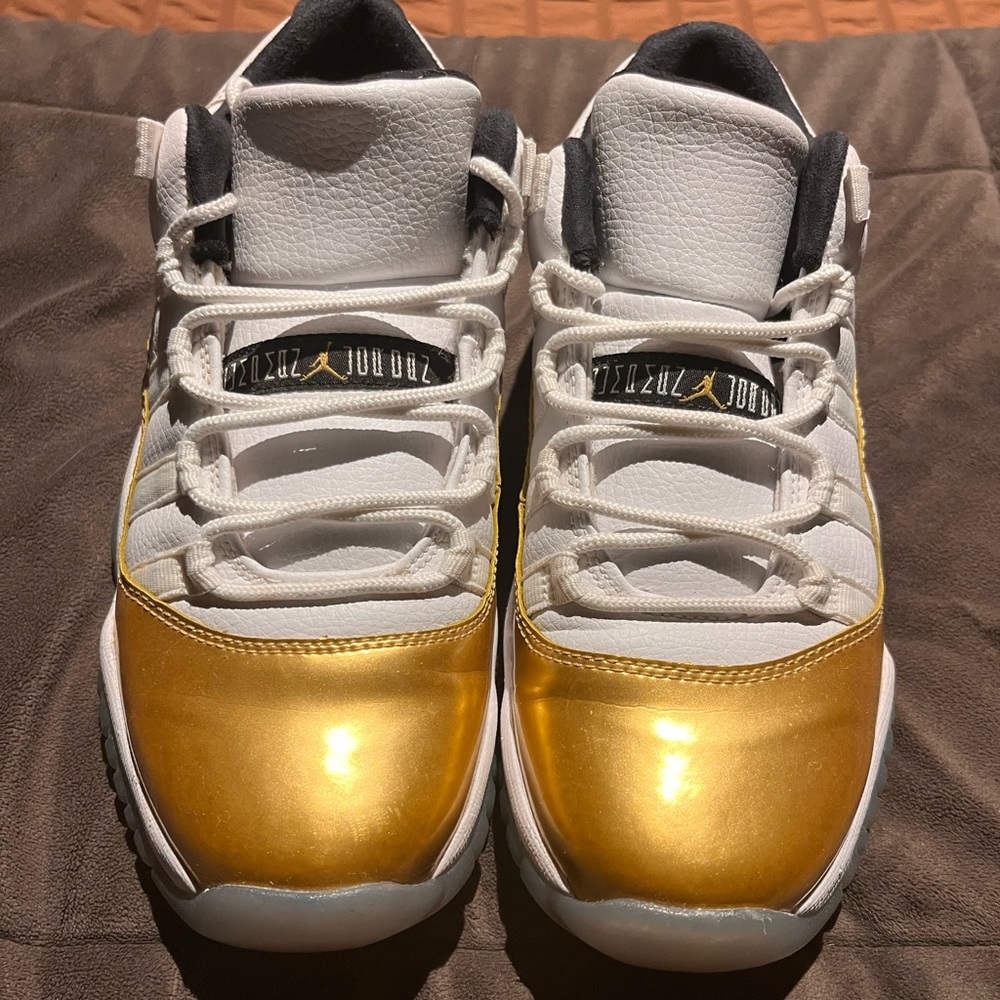 Low Jordan 11 gold